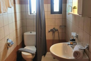 double sea view room semiramis bathroom